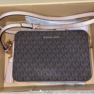 *BRAND NEW WITH TAGS* Michael Kors Ginny Medium Logo Crossbody Bag